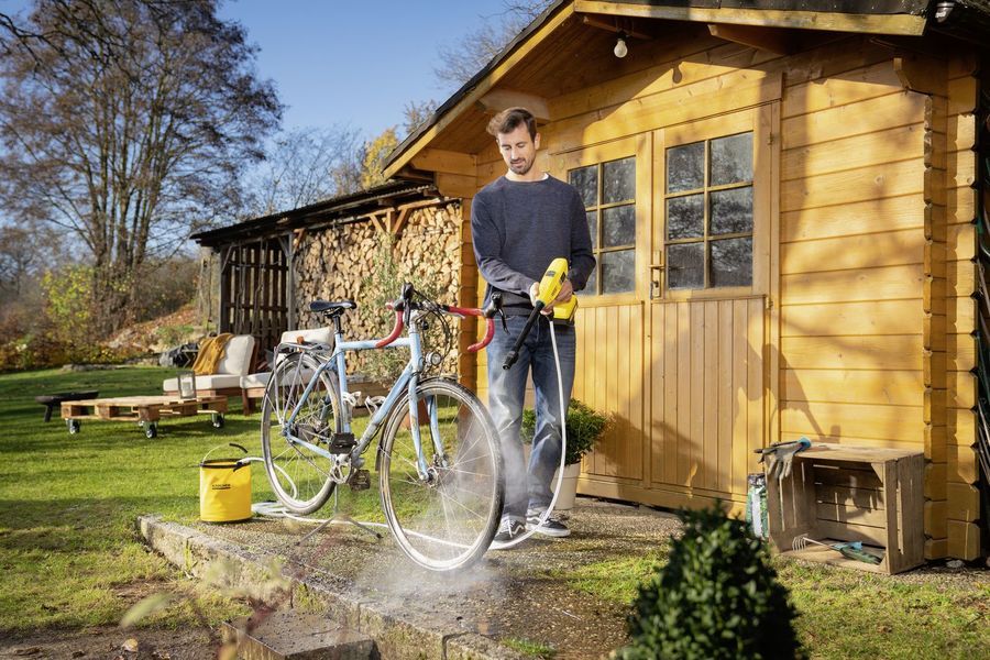Karcher khb 4 18 battery set. Мойка велосипеда. Мойка для велосипеда Karcher. Жизнь на даче. Дача лайф.